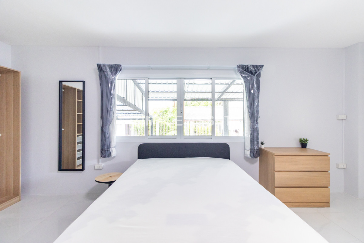 ให้เช่าโชคชัย4 ลาดพร้าว71 : Line ID: @zimple_asset  ที่พักรีโนเวทใหม่ พร้อมเฟอร์ฯใหม่ทุกห้อง ในซ.ลาดพร้าว64 ห้องสวย สะอาด ปลอดภัย เดินทางสะดวก ใกล้รถไฟฟ้าสถานี โชคชัย4 และสามารถทะลุออกถนนสุทธิสารได้