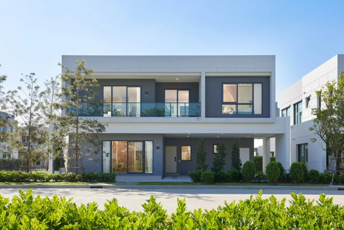 For SaleHouseRama9, Petchburi, RCA : Organize a promotion!! The cheapest brush in the project Next to the motorway* easy travel, convenient in and out of the city 🚩 just 5 minutes to Airport Link Lat Krabang* Single house Modern Minimal CENTRO Rama 9-Motorway 2