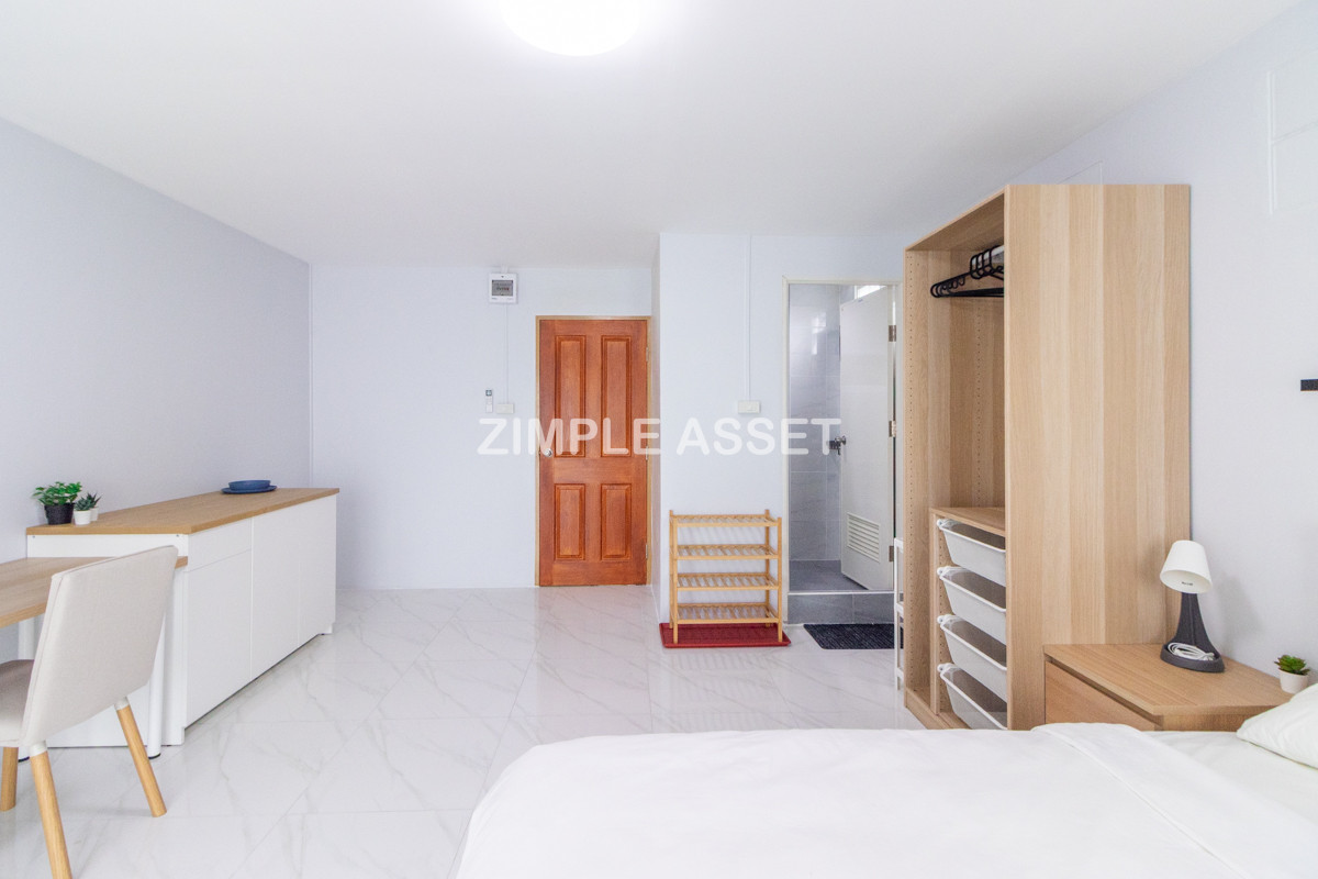 ให้เช่าโชคชัย4 ลาดพร้าว71 : Line ID: @zimple_asset  ที่พักรีโนเวทใหม่ พร้อมเฟอร์ฯใหม่ทุกห้อง ในซ.ลาดพร้าว64 ห้องสวย สะอาด ปลอดภัย เดินทางสะดวก ใกล้รถไฟฟ้าสถานี โชคชัย4 และสามารถทะลุออกถนนสุทธิสารได้