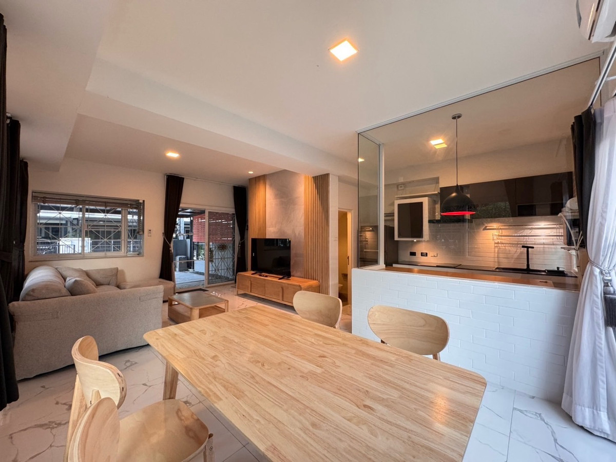 ให้เช่าทาวน์โฮมบางนา แบริ่ง ลาซาล : 💥ForRent💥3Bed • Indy Bangna-Ramkhamhang 2 🏡 Near Mega Bangna ✨ Duplex ‼️Corner House 🌟 Pet Friendly 🐶 Ready to move in ‼️