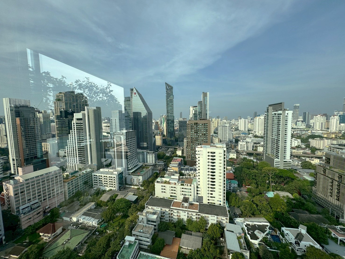 For RentCondoSukhumvit, Asoke, Thonglor : A high-end condominium offering a lush, peaceful, and private atmosphere with a beautiful view in the Sukhumvit ** NO CO-AGENT ** 