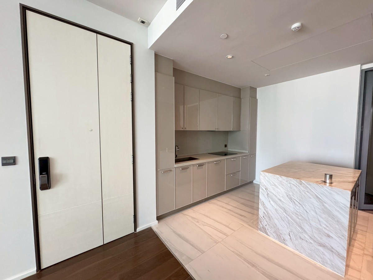 For RentCondoSukhumvit, Asoke, Thonglor : A high-end condominium offering a lush, peaceful, and private atmosphere with a beautiful view in the Sukhumvit ** NO CO-AGENT ** 