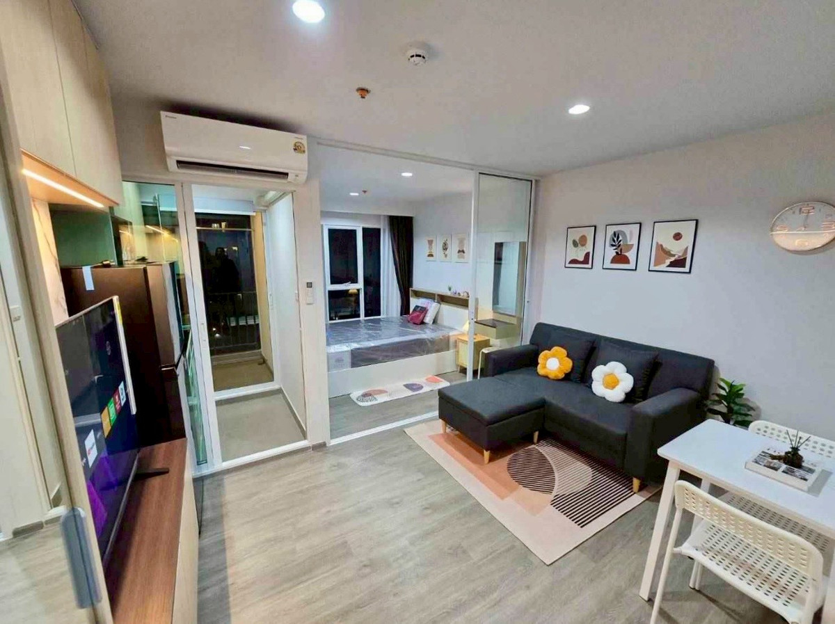 For RentCondoBangna, Bearing, Lasalle : Condo for Rent near BTS Bangna | Regent Home Bangna Beautiful unit with pool view + garden view (open view, no need to look down)