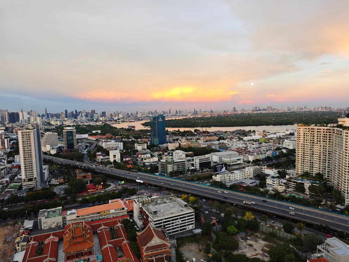 For RentCondoRama3 (Riverside),Satupadit : Renovate a new room  City view and Chao Phraya River view. Watching the fireworks in New Year is very beautiful, close to Central Rama 3, only 450 meters.