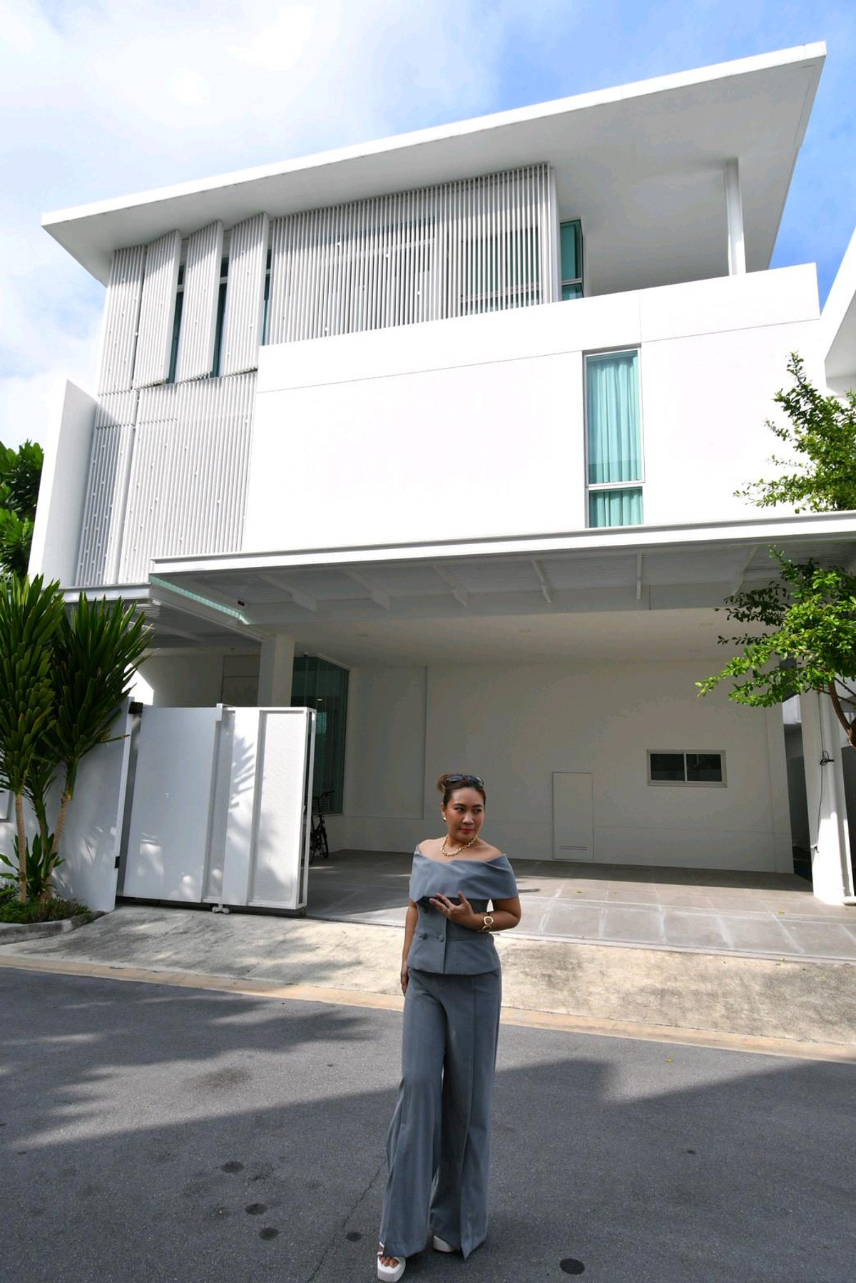 ขายบ้านเลียบทางด่วนรามอินทรา : บ้านเดี่ยว ตกแต่งใหม่พร้อมเข้าอยู่