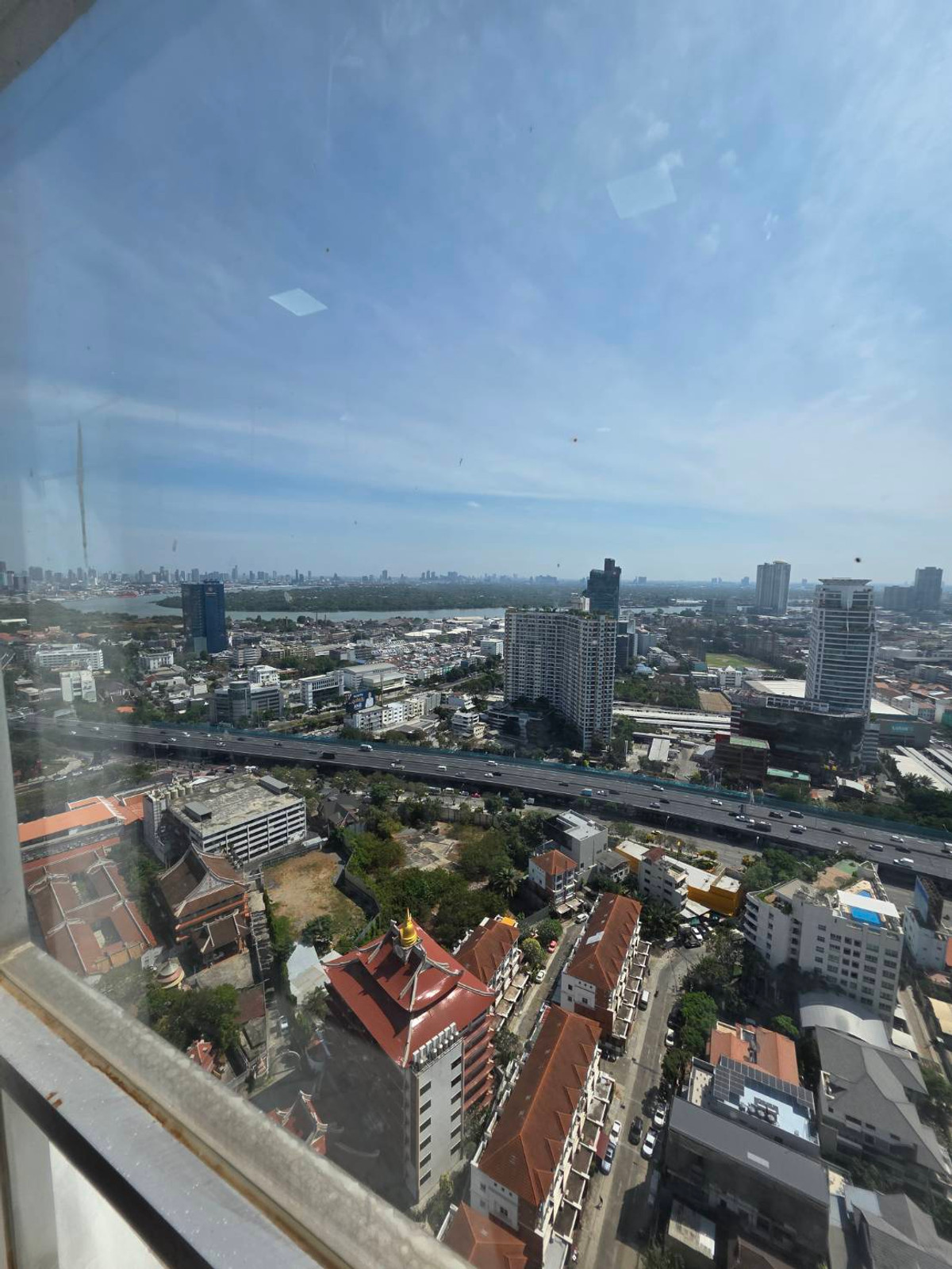 For RentCondoRama3 (Riverside),Satupadit : Renovate a new room  City view and Chao Phraya River view. Watching the fireworks in New Year is very beautiful, close to Central Rama 3, only 450 meters.