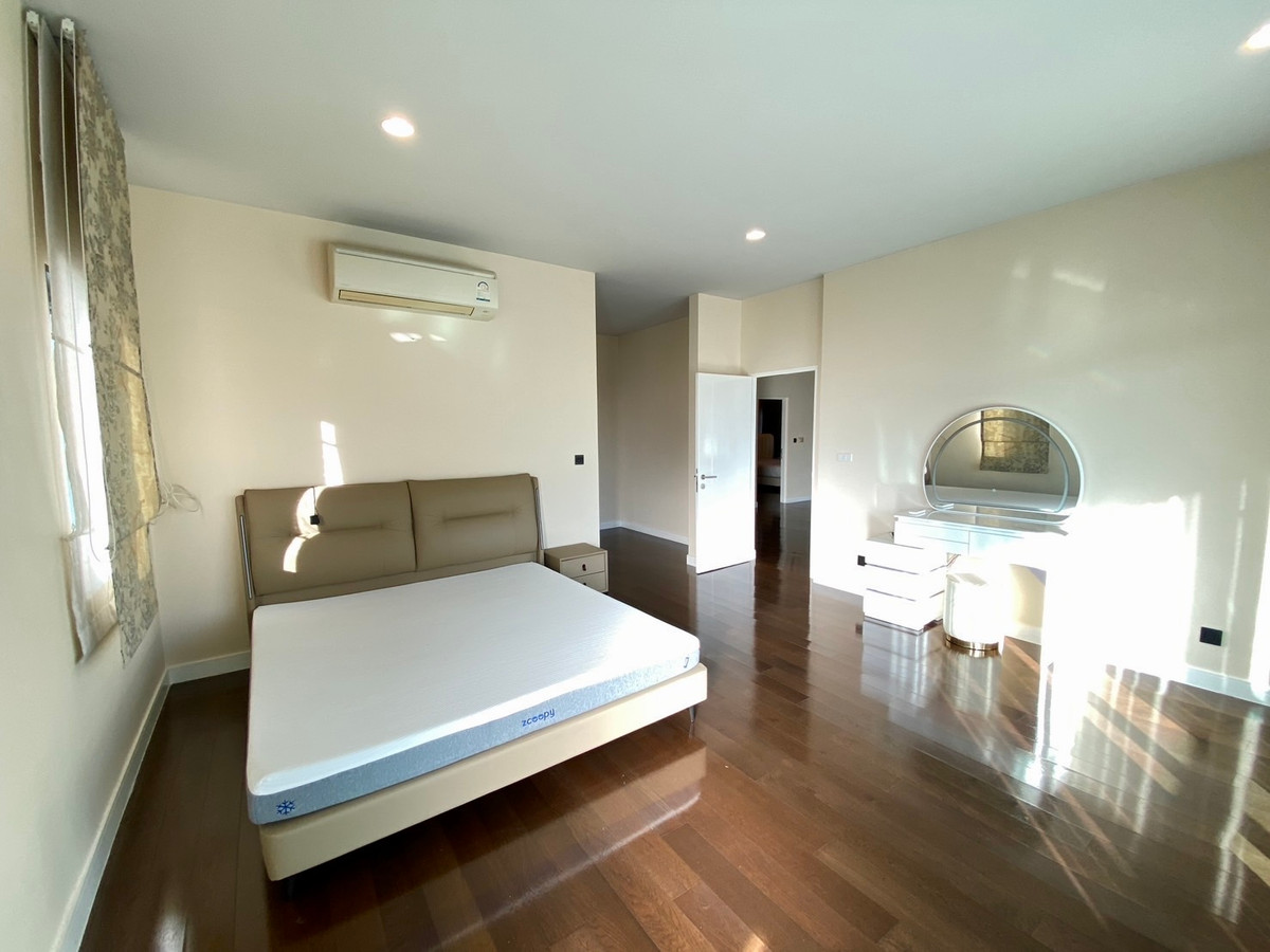 For RentHousePattanakan, Srinakarin : For Rent | Ultra-Luxury Detached Home at Setthasiri Krungthep Kreetha (corner unit) Largest House Type | Fully Furnished | Pet Friendly | Near Brighton College Bangkok