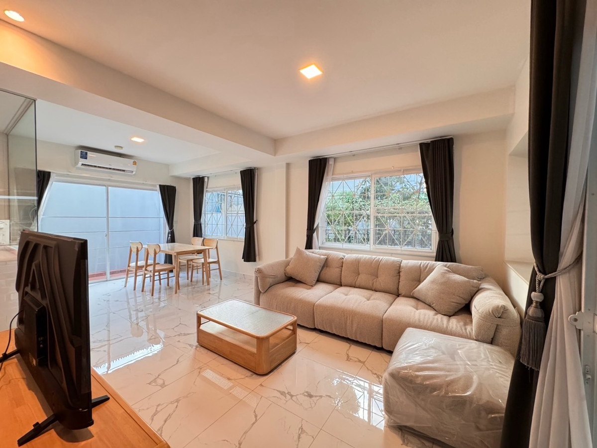 ให้เช่าทาวน์โฮมบางนา แบริ่ง ลาซาล : 💥ForRent💥3Bed • Indy Bangna-Ramkhamhang 2 🏡 Near Mega Bangna ✨ Duplex ‼️Corner House 🌟 Pet Friendly 🐶 Ready to move in ‼️