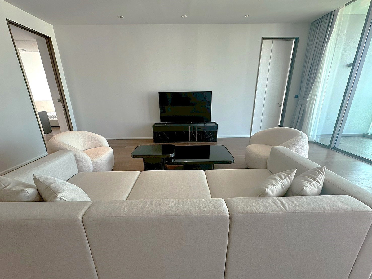 For RentCondoSukhumvit, Asoke, Thonglor : A high-end condominium offering a lush, peaceful, and private atmosphere with a beautiful view in the Sukhumvit ** NO CO-AGENT ** 