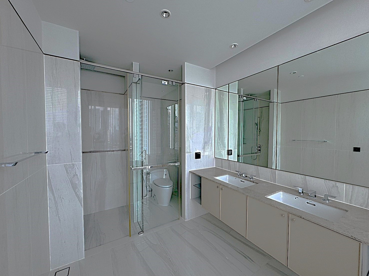 For RentCondoSukhumvit, Asoke, Thonglor : A high-end condominium offering a lush, peaceful, and private atmosphere with a beautiful view in the Sukhumvit ** NO CO-AGENT ** 