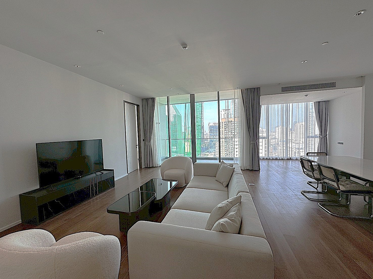 For RentCondoSukhumvit, Asoke, Thonglor : A high-end condominium offering a lush, peaceful, and private atmosphere with a beautiful view in the Sukhumvit ** NO CO-AGENT ** 