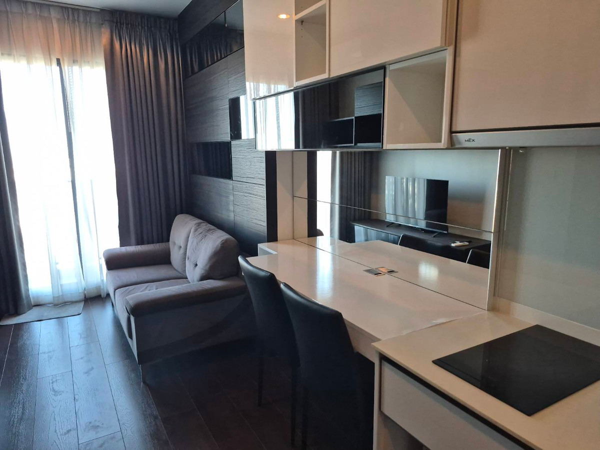 ให้เช่าคอนโดสุขุมวิท อโศก ทองหล่อ : ให้เช่า C Ekkamai ชั้น 17 วิวไม่บล็อก ห้องไม่ร้อนแดดบ่าย ส่วนกลางระดับ Luxury แต่งครบพร้อมอยู่‎ ใกล้ BTS เอกมัยและทางด่วน ใกล้ห้างดองกิ