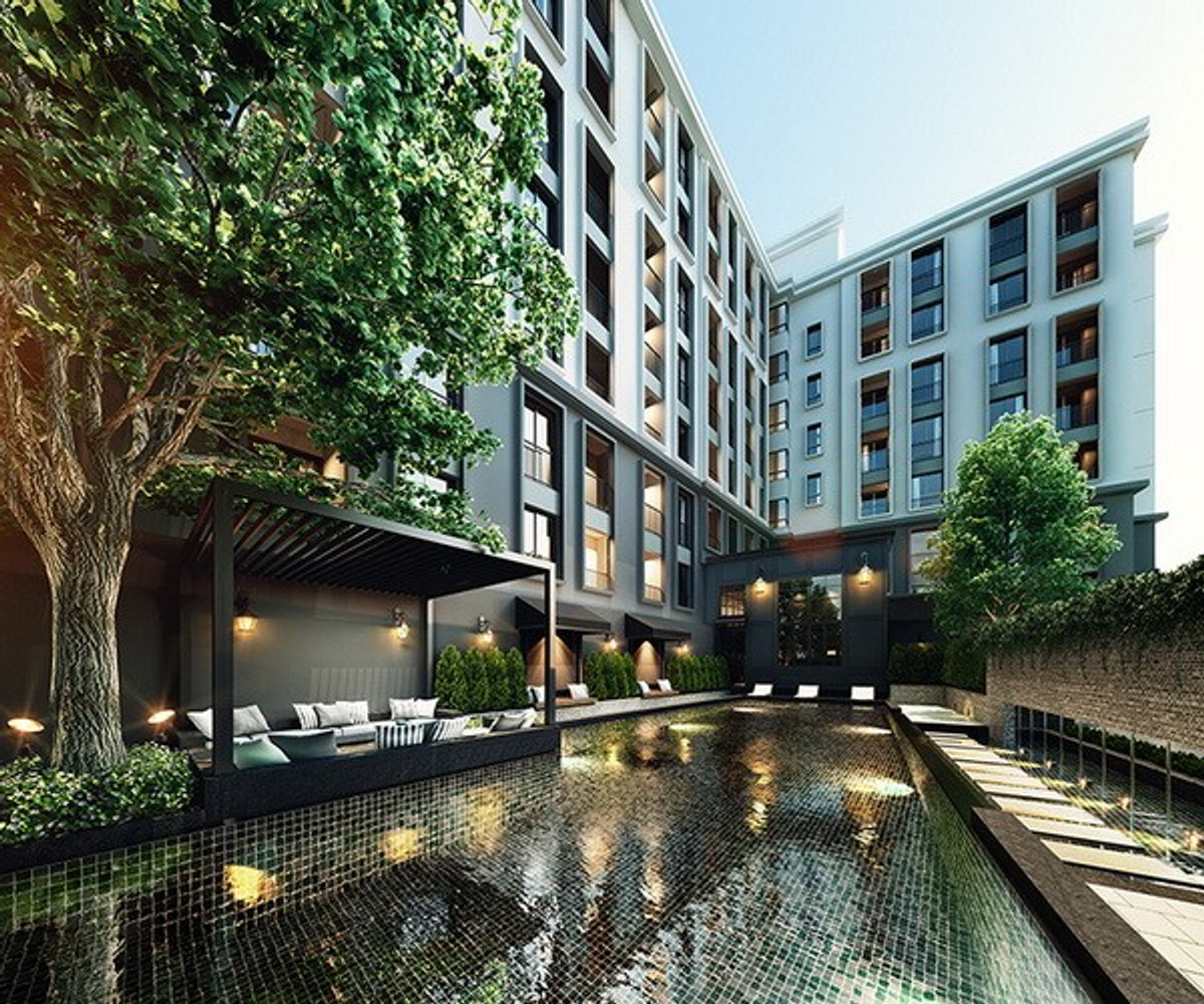 For SaleCondoLadprao, Central Ladprao : Condo for sale, Chapter One Lat Phrao 1, urgent sale, price 2.09 million baht, room sold with tenant, 9,500 baht per month. If interested, talk to us at 081-030-6947.