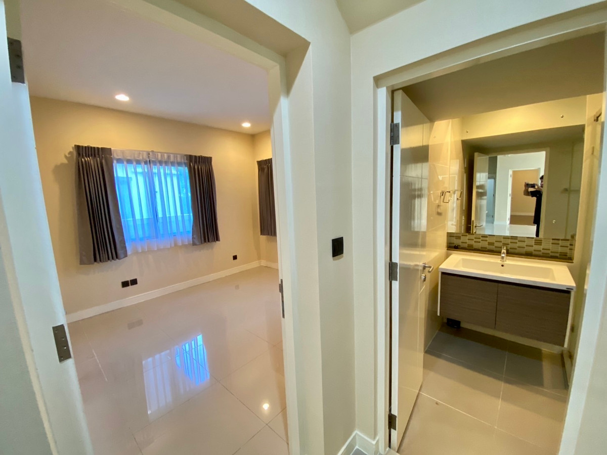 For RentHousePattanakan, Srinakarin : For Rent | Ultra-Luxury Detached Home at Setthasiri Krungthep Kreetha (corner unit) Largest House Type | Fully Furnished | Pet Friendly | Near Brighton College Bangkok