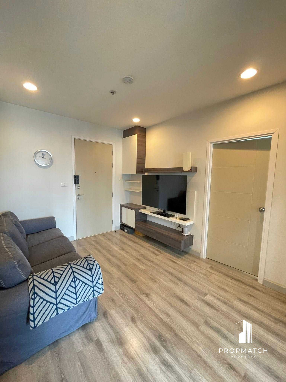 ให้เช่าคอนโดสาทร นราธิวาส : ✨Flash Deal ✨Centric Sathorn - Saint Louis( 1Bed 1Bath 37SQM.) แต่งครบพร้อมอยู่ !! เพียง  20,000บาทต่อเดือน Tel.0981315848 @propmatch