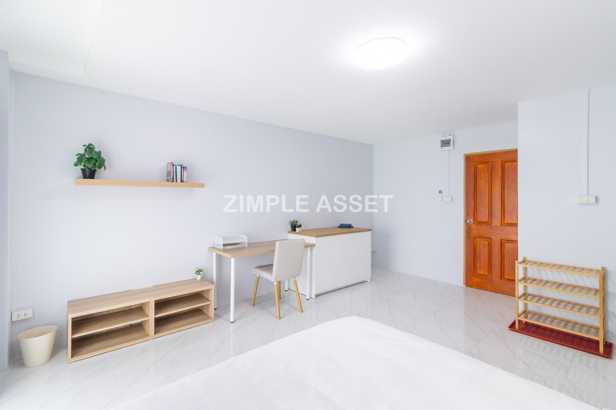 ให้เช่าโชคชัย4 ลาดพร้าว71 : Line ID: @zimple_asset  ที่พักรีโนเวทใหม่ พร้อมเฟอร์ฯใหม่ทุกห้อง ในซ.ลาดพร้าว64 ห้องสวย สะอาด ปลอดภัย เดินทางสะดวก ใกล้รถไฟฟ้าสถานี โชคชัย4 และสามารถทะลุออกถนนสุทธิสารได้