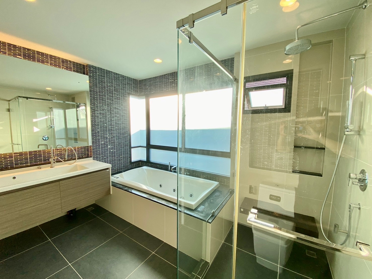 For RentHousePattanakan, Srinakarin : For Rent | Ultra-Luxury Detached Home at Setthasiri Krungthep Kreetha (corner unit) Largest House Type | Fully Furnished | Pet Friendly | Near Brighton College Bangkok