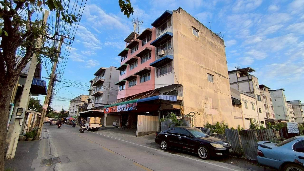 For SaleShop HouseEakachai, Bang Bon : For sale: 4-story commercial building, 3 adjacent units, 57.80 sq m., Soi Kamnan Maen 13, Intersection 31, Bang Bon Subdistrict, Bang Khun Thian District, Bangkok, price 28,000,000 baht.