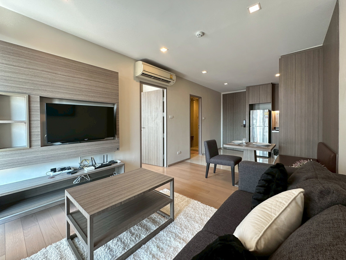 ให้เช่าคอนโดสุขุมวิท อโศก ทองหล่อ : Art@Thonglor25 ขนาด 2 ห้องนอน เฟอร์นิเจอร์ครบครัน เงียบสงบ ใกล้รถไฟฟ้าเพียงนิดเดียว