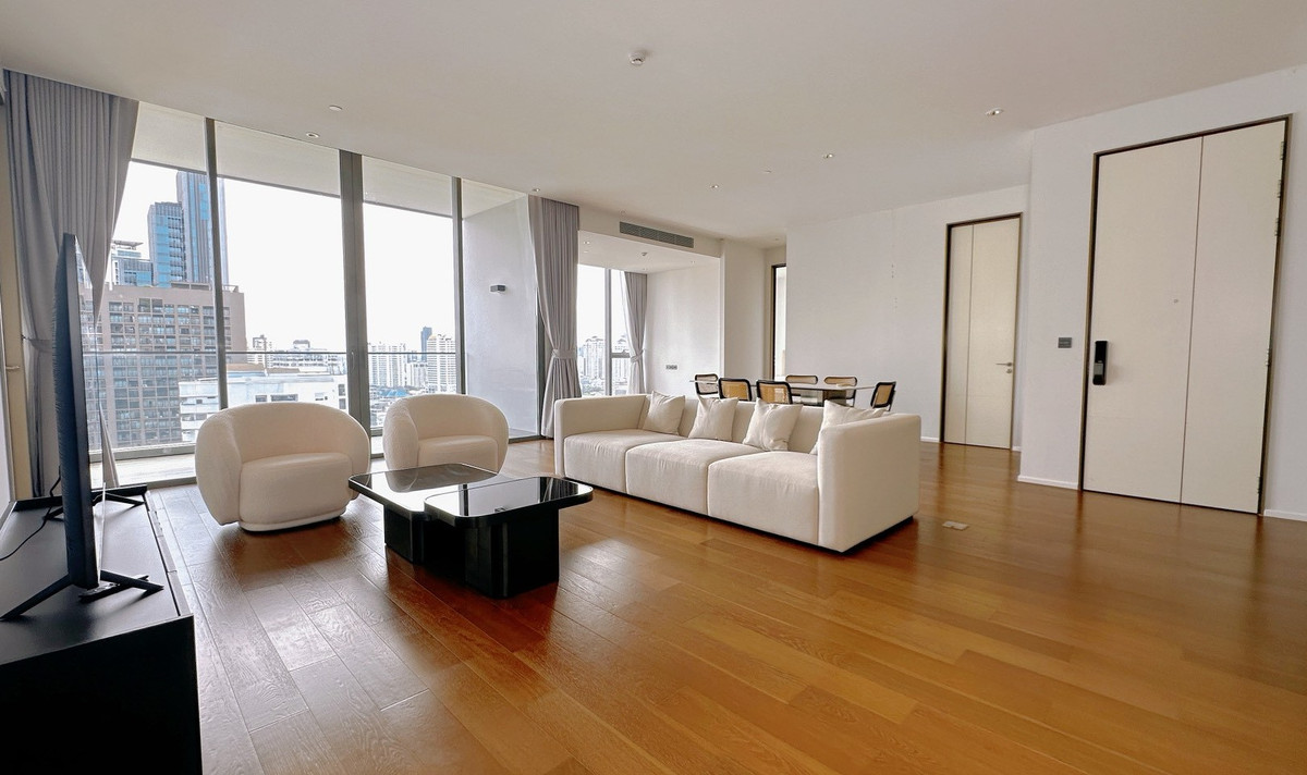 For RentCondoSukhumvit, Asoke, Thonglor : A high-end condominium offering a lush, peaceful, and private atmosphere with a beautiful view in the Sukhumvit ** NO CO-AGENT ** 