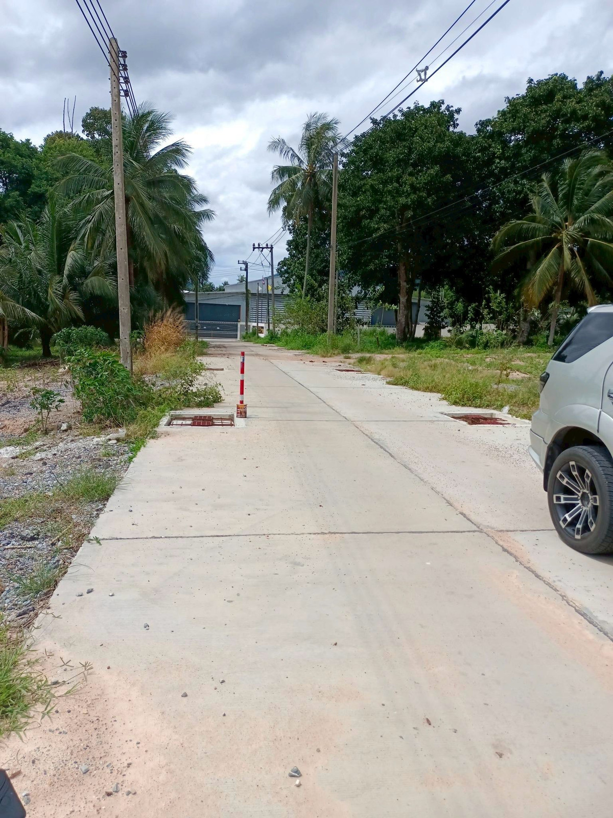 For SaleLandSriracha Laem Chabang Ban Bueng : 2 plots of land for sale, good location, Sriracha-Chonburi area. Near Piyawet Bowin Hospital, only 9.1 km.