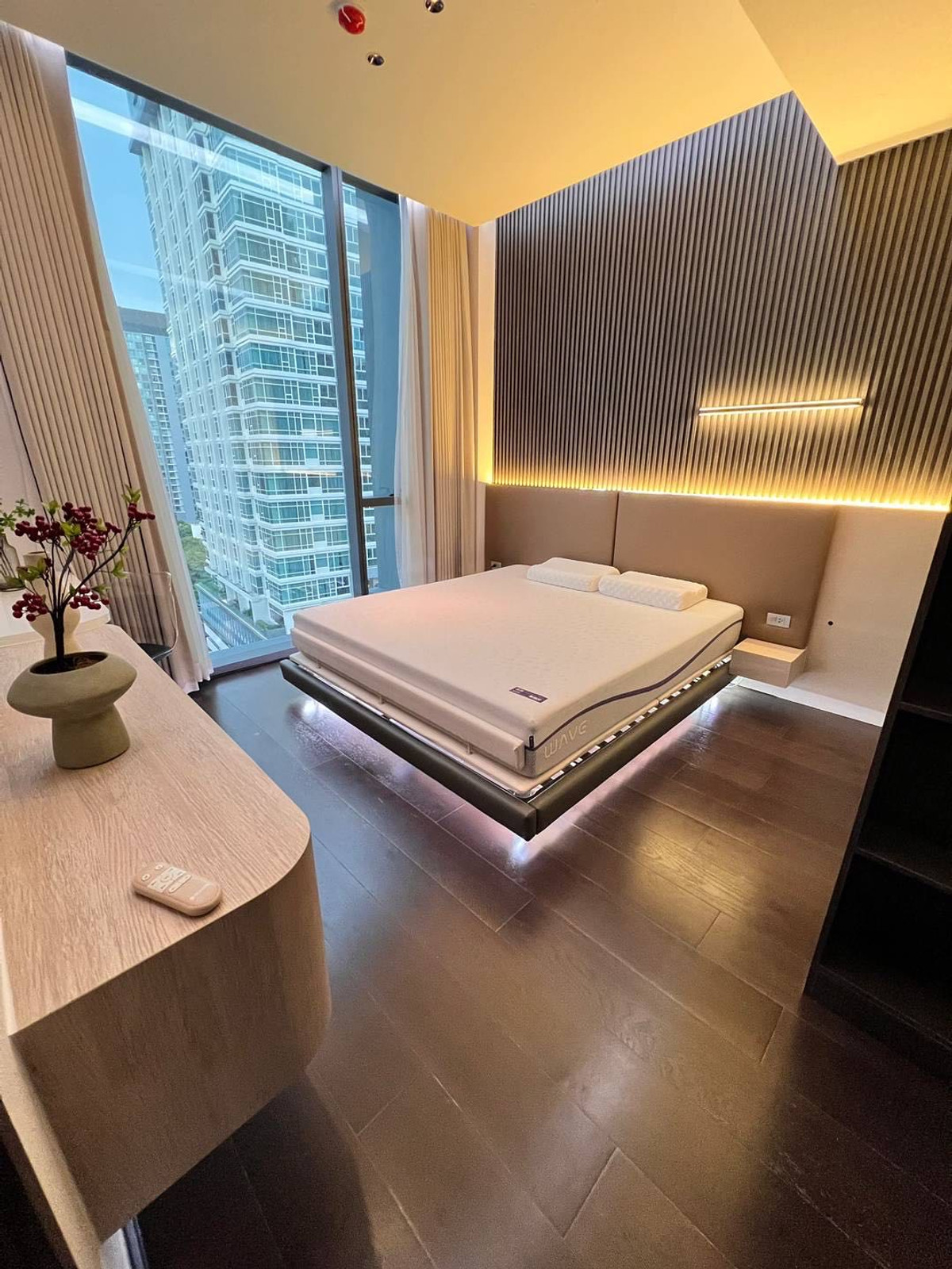 For RentCondoSukhumvit, Asoke, Thonglor : 🏝️ LAVIQ Sukhumvit 57 🏝️ Beautiful room, decorated in Luxury style, fully furnished!!! 🛏 1 bedroom, 43 sq m, price negotiable!!! - Next to BTS Thonglor