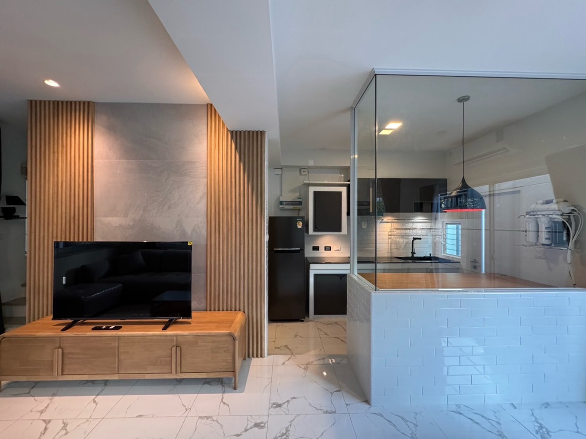 ให้เช่าทาวน์โฮมบางนา แบริ่ง ลาซาล : 💥ForRent💥3Bed • Indy Bangna-Ramkhamhang 2 🏡 Near Mega Bangna ✨ Duplex ‼️Corner House 🌟 Pet Friendly 🐶 Ready to move in ‼️