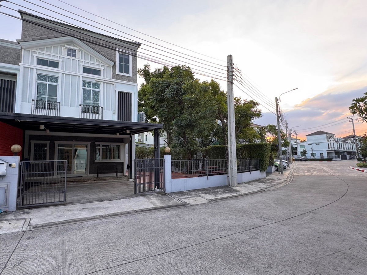 ให้เช่าทาวน์โฮมบางนา แบริ่ง ลาซาล : 💥ForRent💥3Bed • Indy Bangna-Ramkhamhang 2 🏡 Near Mega Bangna ✨ Duplex ‼️Corner House 🌟 Pet Friendly 🐶 Ready to move in ‼️