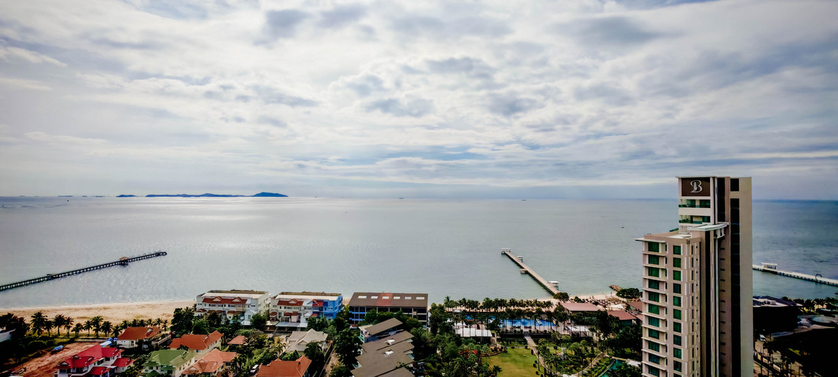 ขายคอนโดพัทยา บางแสน ชลบุรี สัตหีบ : ขายคอนโดหรู โครงการติดทะเล คาซาลูน่า พาราดิโซ ตกแต่งครบ พร้อมเข้าอยู่