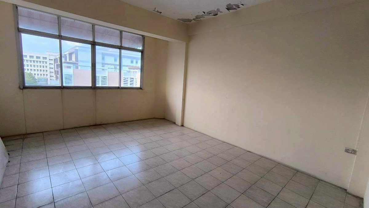 For SaleShop HouseEakachai, Bang Bon : For sale: 4-story commercial building, 3 adjacent units, 57.80 sq m., Soi Kamnan Maen 13, Intersection 31, Bang Bon Subdistrict, Bang Khun Thian District, Bangkok, price 28,000,000 baht.