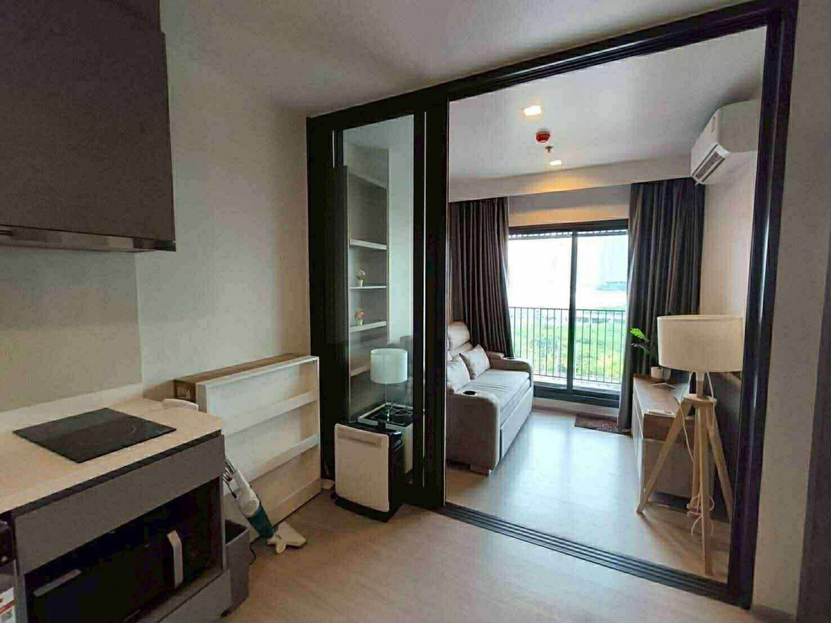 For RentCondoRama9, Petchburi, RCA : Condo, 11th floor, good location, with furniture and electrical appliances, for rent, Asoke-Rama 9 area. Near Fortune Town, only 600 meters.