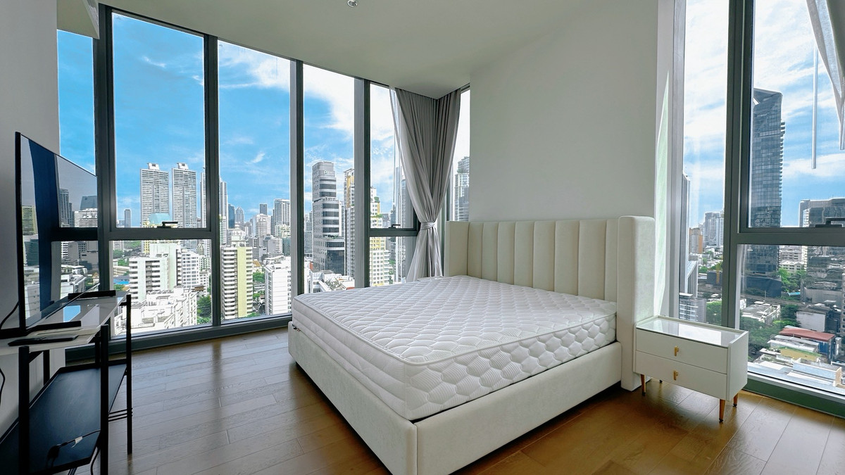 For RentCondoSukhumvit, Asoke, Thonglor : A high-end condominium offering a lush, peaceful, and private atmosphere with a beautiful view in the Sukhumvit ** NO CO-AGENT ** 