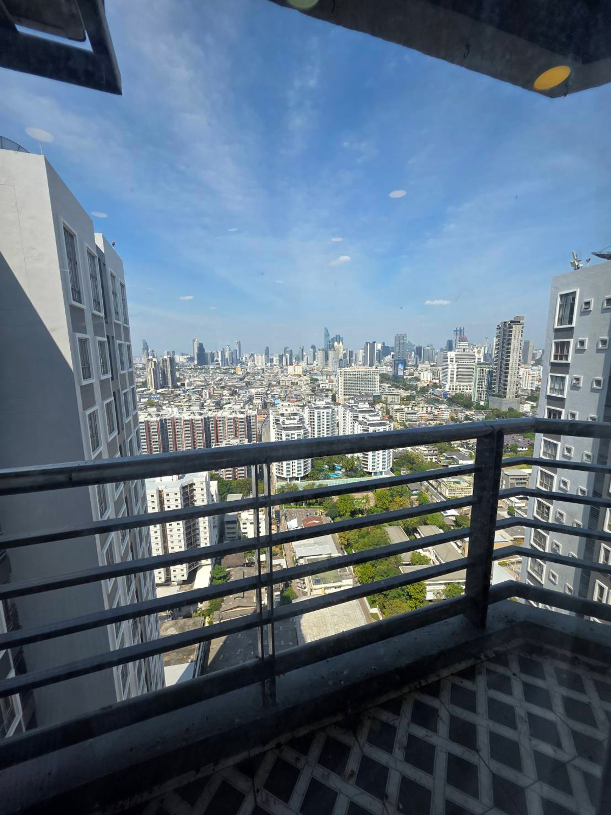 For RentCondoRama3 (Riverside),Satupadit : Renovate a new room  City view and Chao Phraya River view. Watching the fireworks in New Year is very beautiful, close to Central Rama 3, only 450 meters.