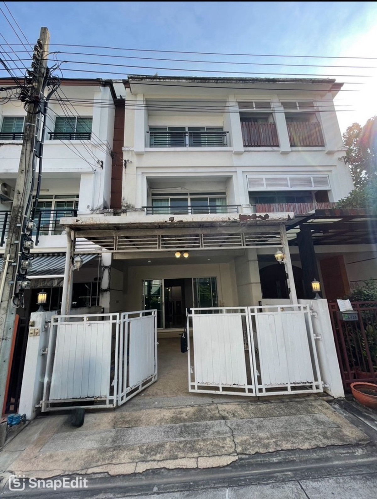 ให้เช่าทาวน์โฮมเกษตร นวมินทร์ ลาดปลาเค้า : ให้เช่าทาวน์โฮม บ้านกลางเมือง สวิสทาวน์ เกษตรนวมินทร์แต่งเฟอร์นิเจอร์ (บางส่วน) ผ้าม่านทั้งหลัง