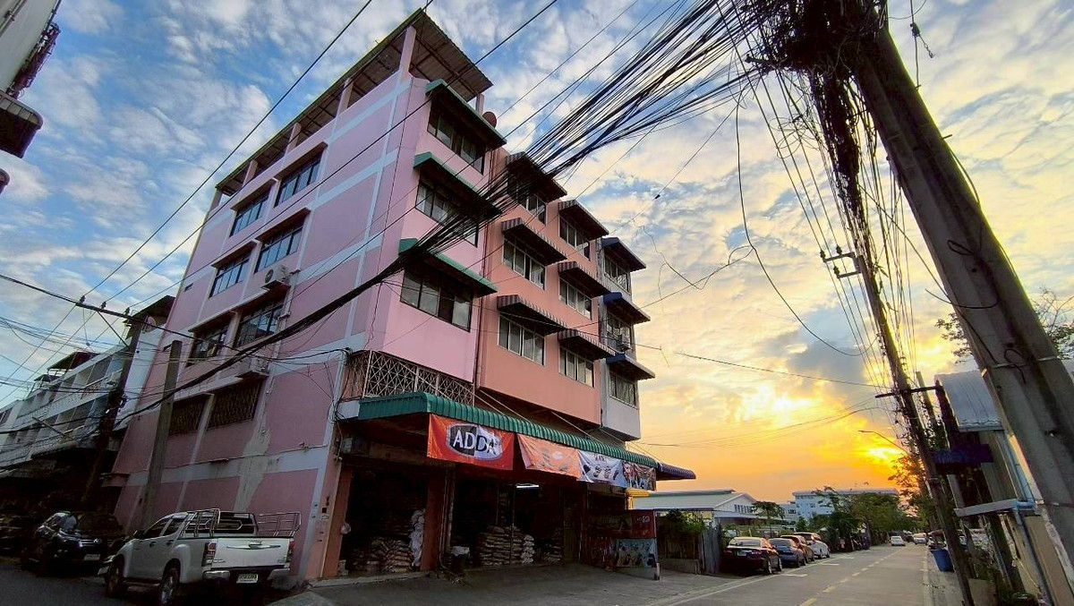 For SaleShop HouseEakachai, Bang Bon : For sale: 4-story commercial building, 3 adjacent units, 57.80 sq m., Soi Kamnan Maen 13, Intersection 31, Bang Bon Subdistrict, Bang Khun Thian District, Bangkok, price 28,000,000 baht.