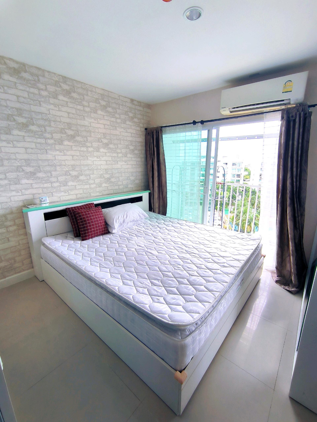 For RentCondoThaphra, Talat Phlu, Wutthakat : 💥For rent 7500💥 Metro Park Sathorn Phase 3, swimming pool view Have a wide balcony near BTS and MRT Bang Wa.