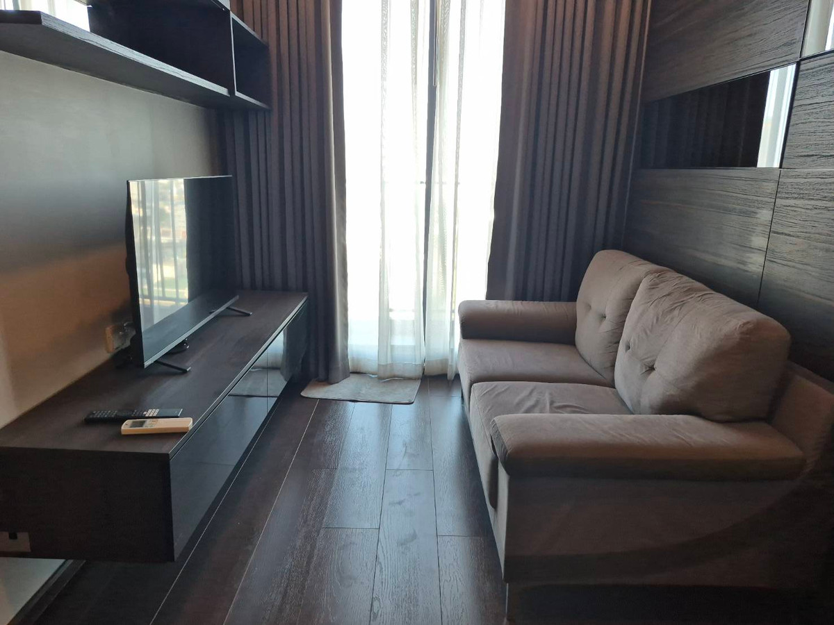 For RentCondoSukhumvit, Asoke, Thonglor : For rent, C Ekkamai, 17th floor, unblocked view, room not hot in the afternoon sun. Luxury level central area, fully furnished, ready to move in, near BTS Ekkamai and the expressway. Near Donki Department Store