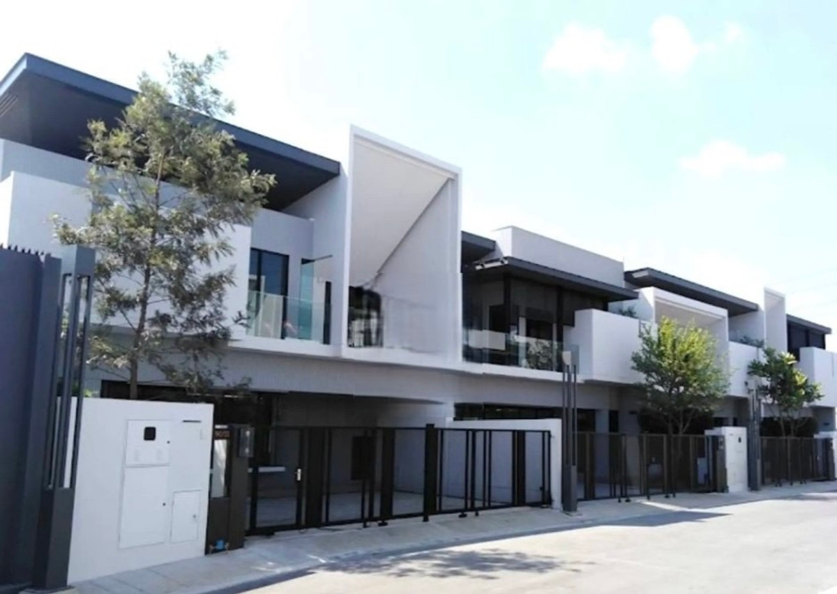 For RentHouseBangna, Bearing, Lasalle : Luxury Townhome for Rent | VIVE Bangna KM.7 | Next to Concordian International School | Fully Furnished