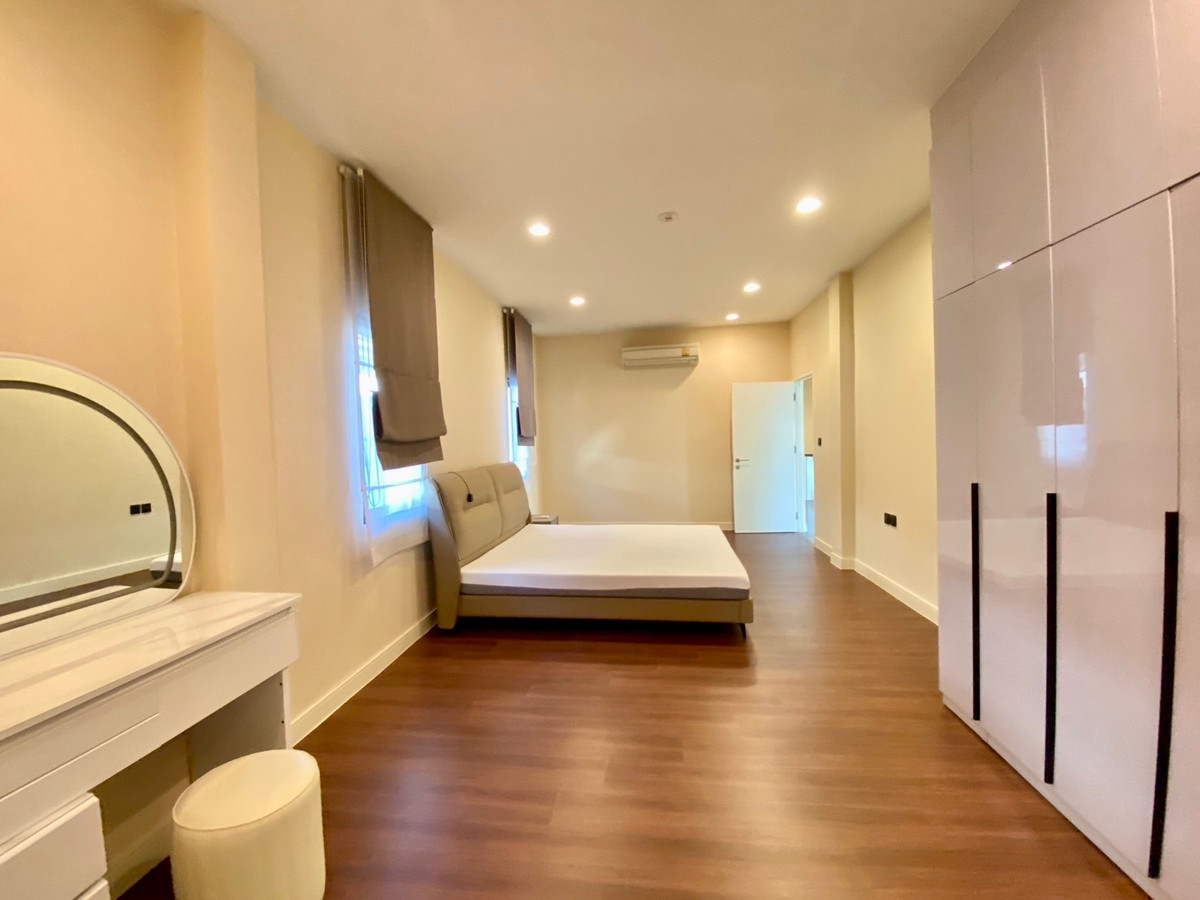For RentHousePattanakan, Srinakarin : For Rent | Ultra-Luxury Detached Home at Setthasiri Krungthep Kreetha (corner unit) Largest House Type | Fully Furnished | Pet Friendly | Near Brighton College Bangkok