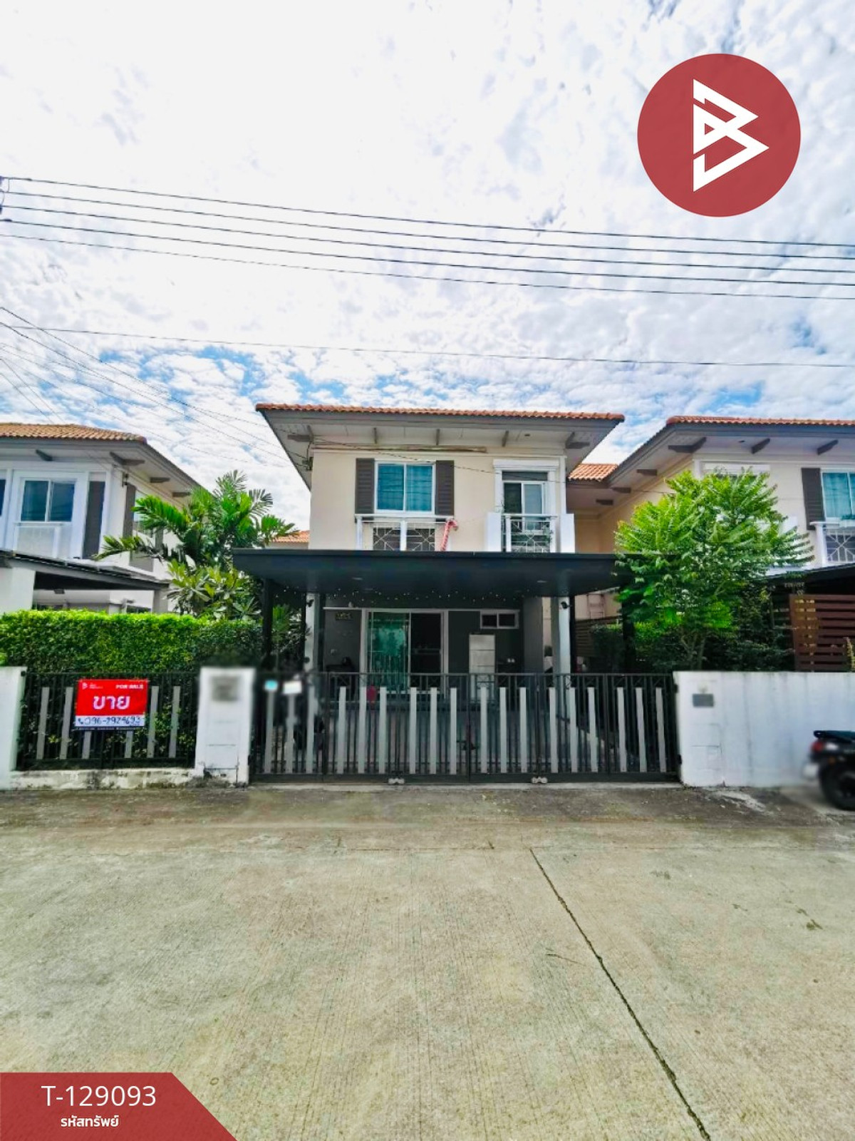 For SaleMahachai Samut Sakhon : Semi-detached house for sale, I Leaf Park Village, Setthakit-Bang Pla, Nadi, Samut Sakhon.