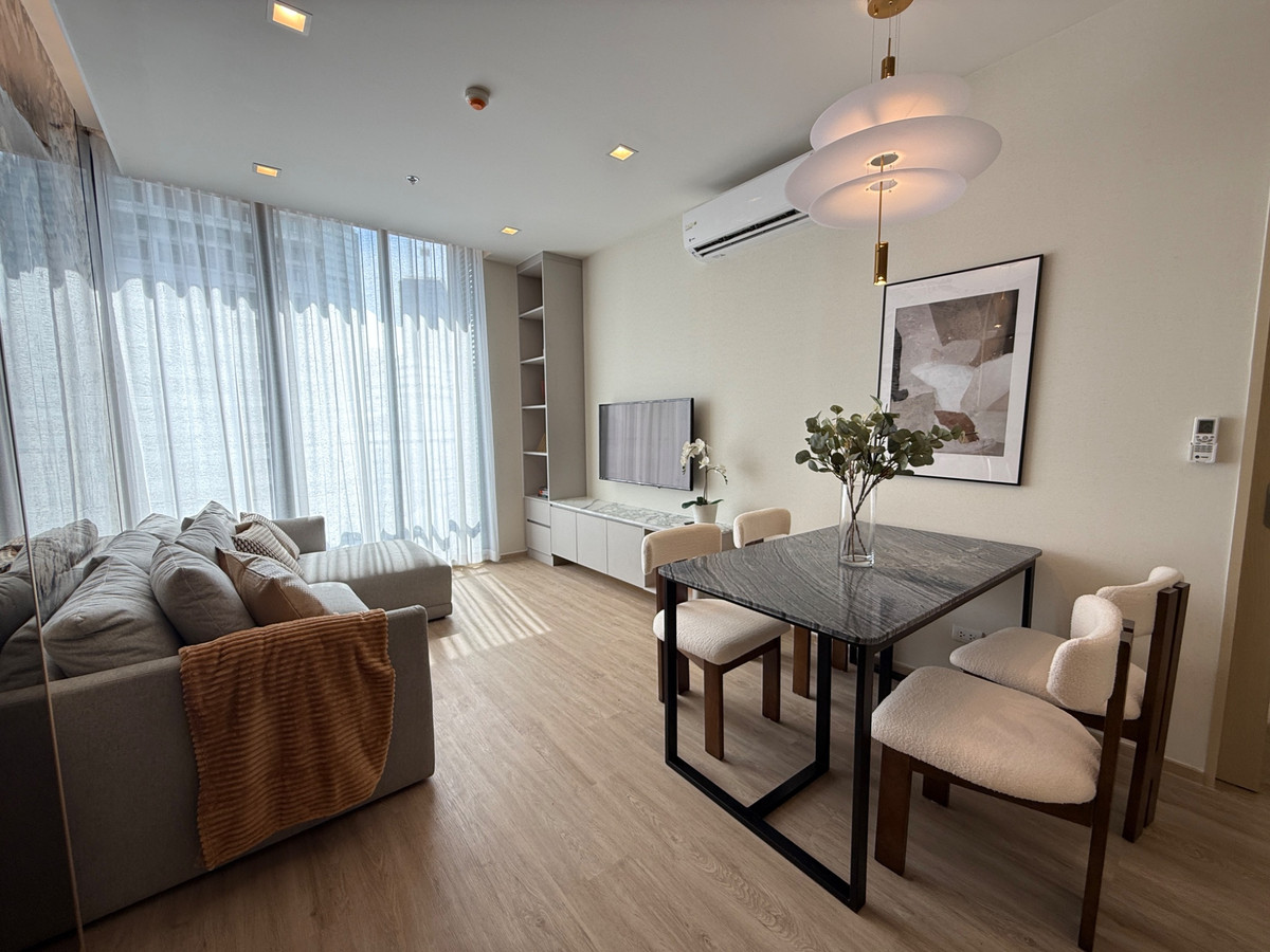 For RentCondoSukhumvit, Asoke, Thonglor : For rent Noble State 39, very beautiful room, luxuriously decorated, good price, high floor, extremely beautiful view.