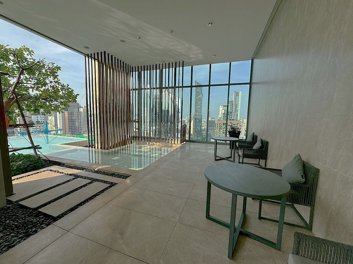 For RentCondoSukhumvit, Asoke, Thonglor : A high-end condominium offering a lush, peaceful, and private atmosphere with a beautiful view in the Sukhumvit ** NO CO-AGENT ** 