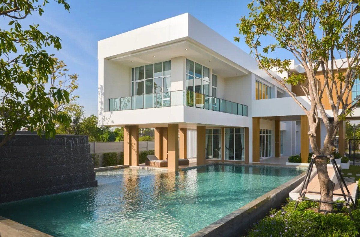 ขายบ้านพระราม 9 เพชรบุรีตัดใหม่ RCA : จัดโปร!! แปรงถูกสุดในโครงการ ติดมอเตอร์เวย์* เดินทางง่าย เข้า - ออกเมืองสะดวก 🚩 เพียง 5 นาทีถึง Airport Link ลาดกระบัง* บ้านเดี่ยว Modern Minimal CENTRO พระราม 9-มอเตอร์เวย์ 2