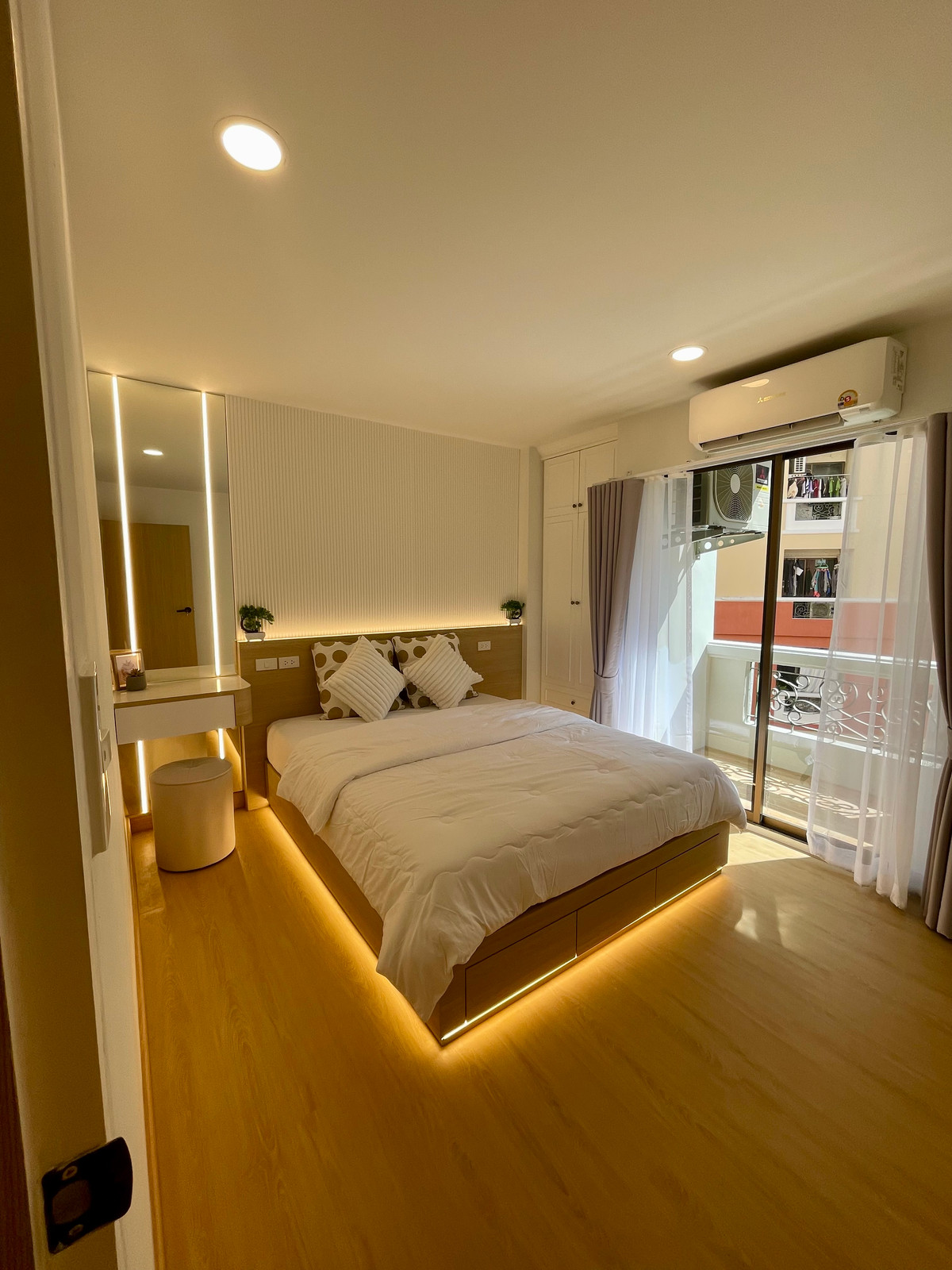 ขายคอนโดรามคำแหง หัวหมาก : คอนโดบดินทร์สวีทโฮม 393/683 ชั้น 3 ตกแต่งพร้อมอยู่ ฟรีค่าโอน ฟรีเครื่องใช้ไฟฟ้า 