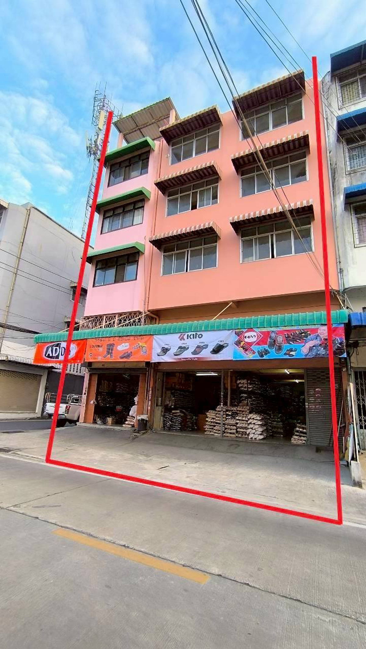 ขายอาคารพาณิชย์เอกชัย บางบอน : ขายอาคารพาณิช 4 ชั้น จำนวน 3 คูหาติดกัน 57.80 ตรว. ซอยกำนันแม้น 13 แยก 31 แขวงบางบอน เขตบางขุนเทียน กรุงเทพฯ ราคา 28,000,000 บาท