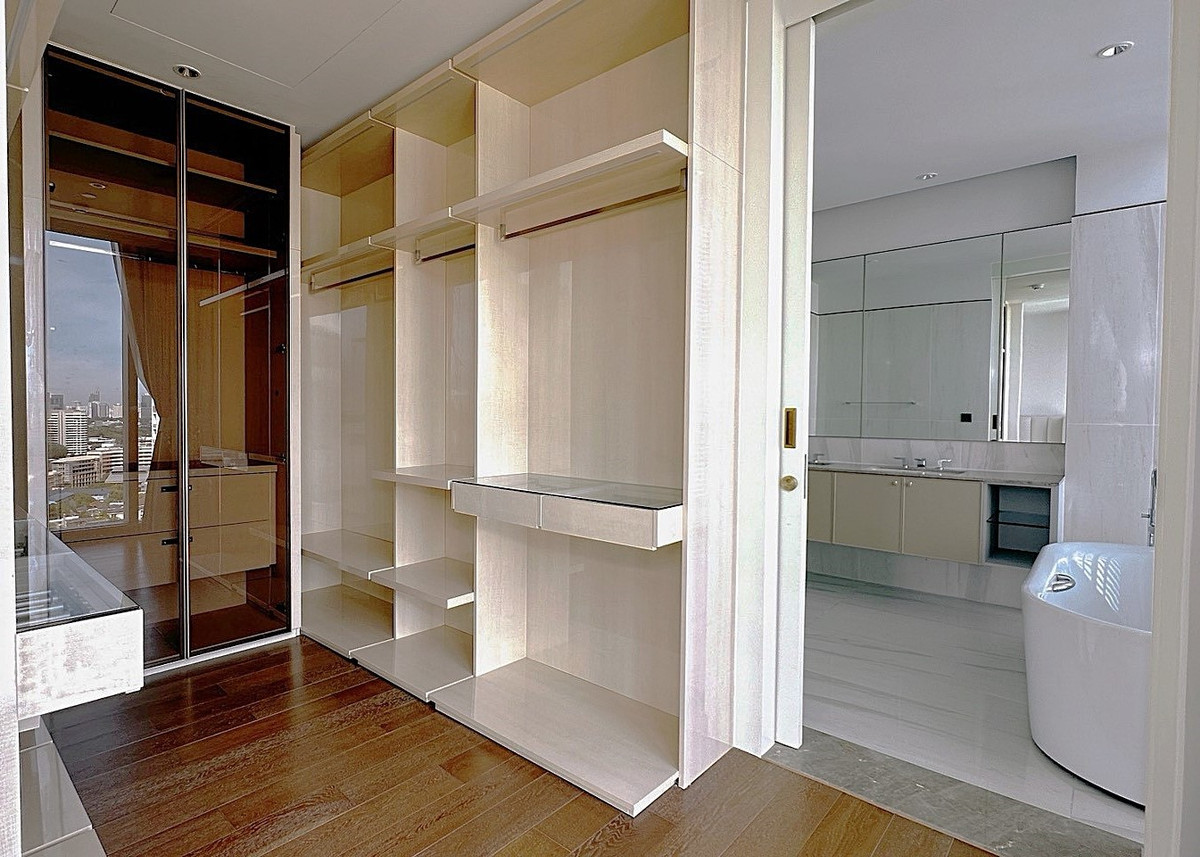 For RentCondoSukhumvit, Asoke, Thonglor : A high-end condominium offering a lush, peaceful, and private atmosphere with a beautiful view in the Sukhumvit ** NO CO-AGENT ** 