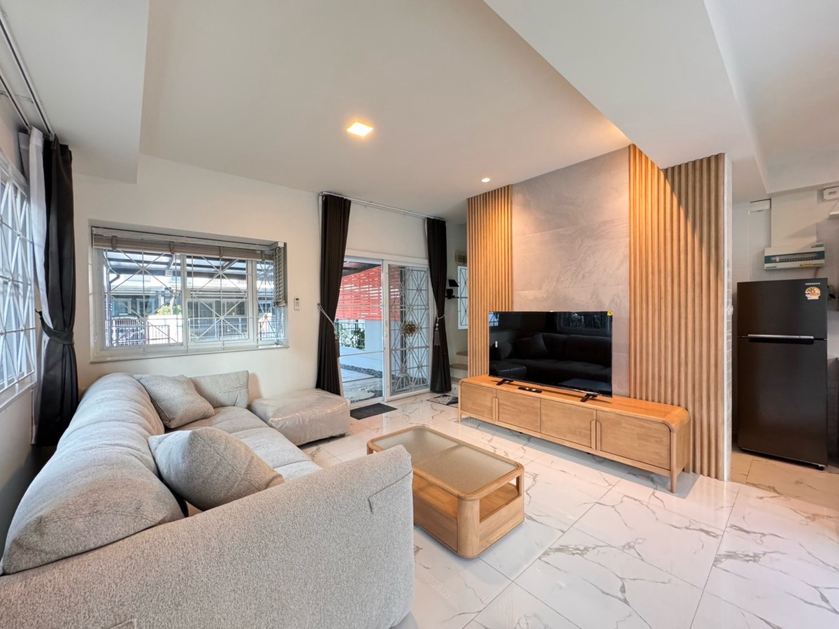 ให้เช่าทาวน์โฮมบางนา แบริ่ง ลาซาล : 💥ForRent💥3Bed • Indy Bangna-Ramkhamhang 2 🏡 Near Mega Bangna ✨ Duplex ‼️Corner House 🌟 Pet Friendly 🐶 Ready to move in ‼️