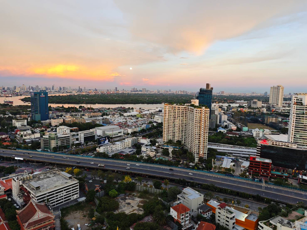 For RentCondoRama3 (Riverside),Satupadit : Renovate a new room  City view and Chao Phraya River view. Watching the fireworks in New Year is very beautiful, close to Central Rama 3, only 450 meters.