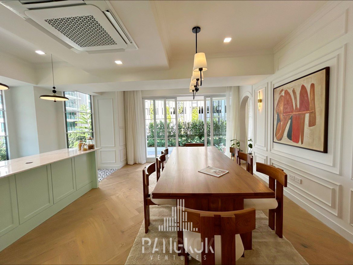 For SaleCondoSukhumvit, Asoke, Thonglor : Newly-Renovated Corner Duplex Penthouse with massive private garden and bar  FOR SALE in Phrompong Sukhumvit 39 