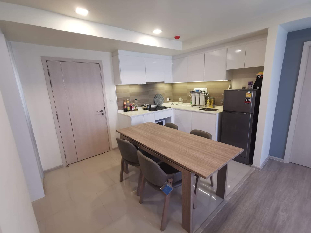 For RentCondoRama9, Petchburi, RCA : 🔥For Rent Now🔥 Maestro 03 Ratchada - Rama 9. Spacious 2-bedroom unit with pool view, fully furnished and ready to move in. Near MRT Ratchadaphisek.